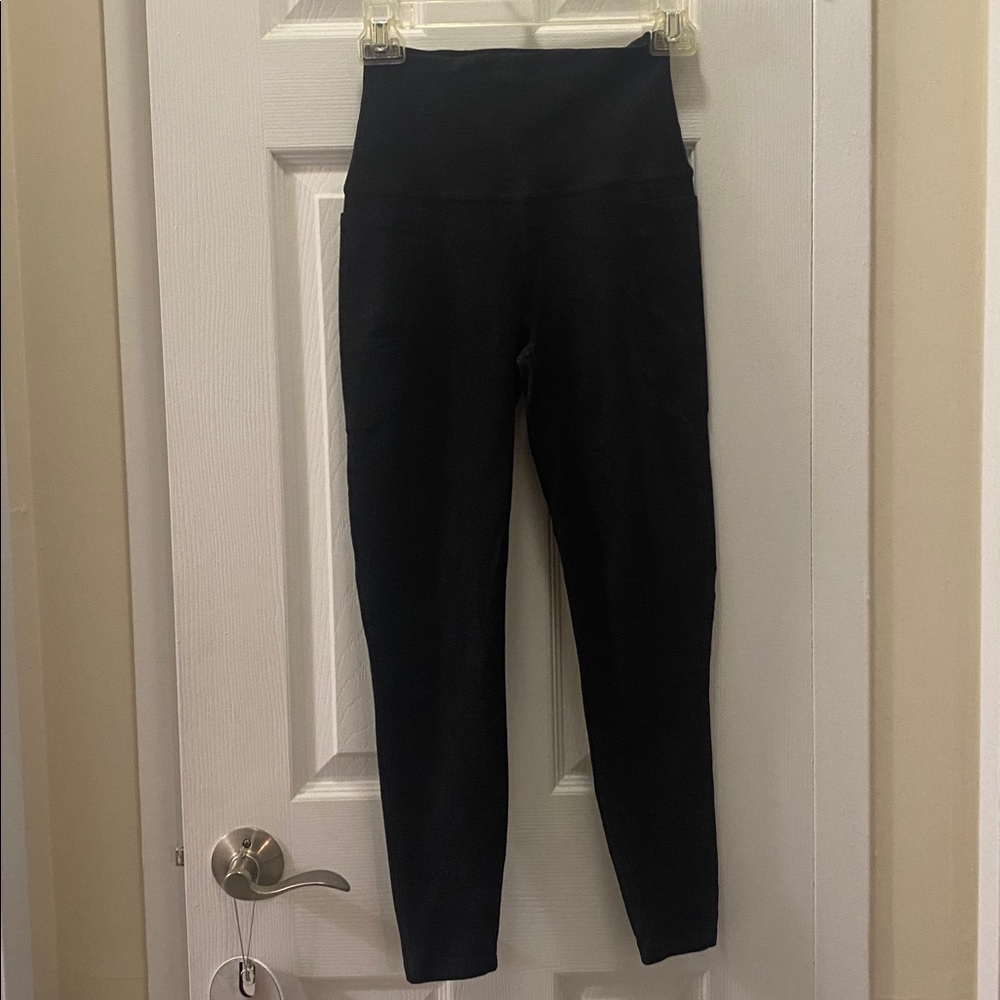 Beyond Yoga Classic Black active Leggings with pockets